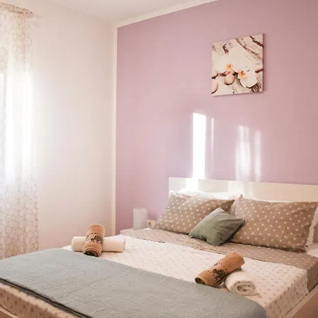 Hundefreundliches Nur 500 Meter Zum Mit Meerblick Und Tollem Privatgarten Casa de Férias Rovinj